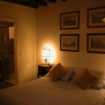 Al Pozzo Dei Scoacamini, 100 M From San Marco, Ground Floor Appartement