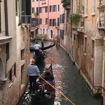 Al Pozzo Dei Scoacamini, 100 M From San Marco, Ground Floor