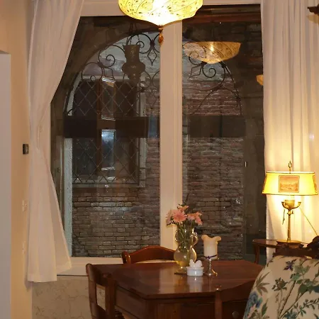 Al Pozzo Dei Scoacamini, 100 M From San Marco, Ground Floor Lejlighed *
