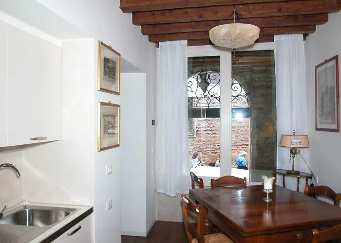 Appartement Al Pozzo Dei Scoacamini, 100 M From San Marco, Ground Floor Venise
