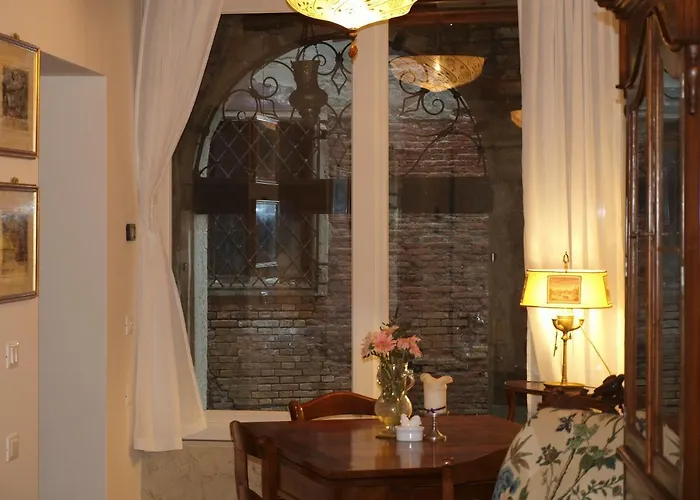 Al Pozzo Dei Scoacamini, 100 M From San Marco, Ground Floor Appartement *