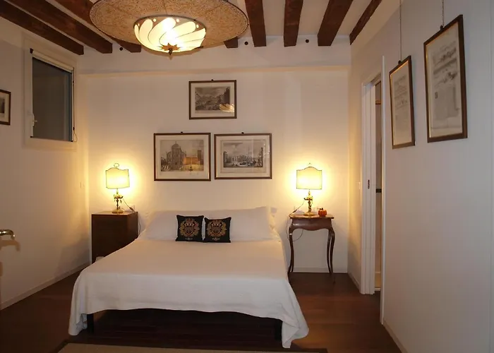 Al Pozzo Dei Scoacamini, 100 M From San Marco, Ground Floor * Venise