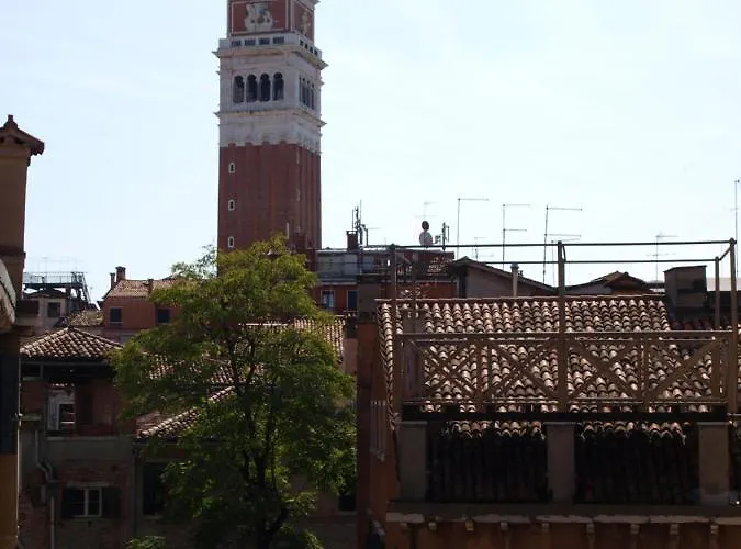 Al Pozzo Dei Scoacamini, 100 M From San Marco, Ground Floor Appartement