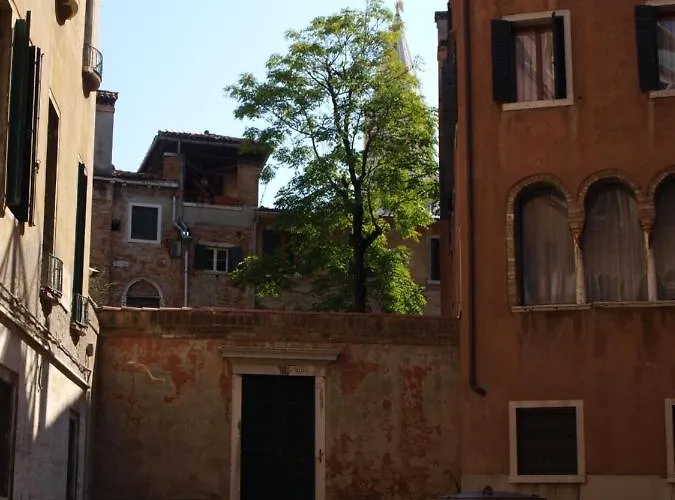 Al Pozzo Dei Scoacamini, 100 M From San Marco, Ground Floor Appartement *