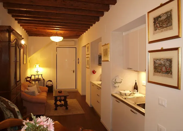 Al Pozzo Dei Scoacamini, 100 M From San Marco, Ground Floor Appartement Venise