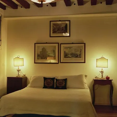 Апартаменты Al Pozzo Dei Scoacamini, 100 M From San Marco, Ground Floor Венеция