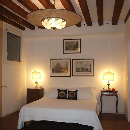 Apartament Al Pozzo Dei Scoacamini, 100 M From San Marco, Ground Floor *