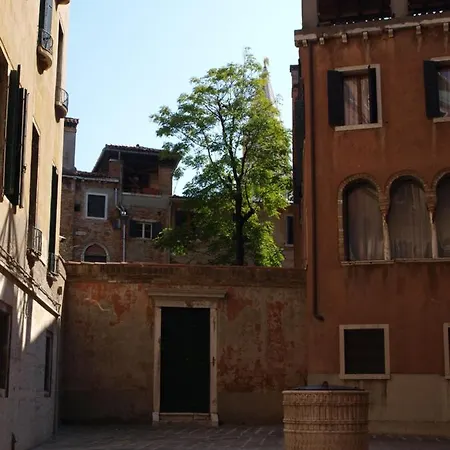 Al Pozzo Dei Scoacamini, 100 M From San Marco, Ground Floor 아파트 *